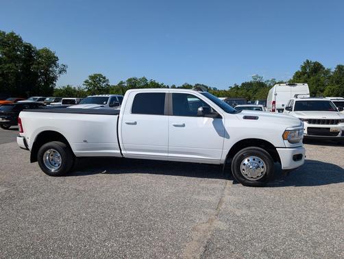 Bright White Clearcoat 2019 RAM 3500 Big Horn Crew Cab 4x2 8' Box