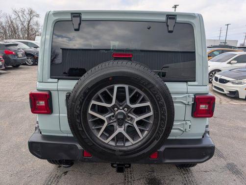 2024 Jeep Wrangler 4-Door Sahara 4x4