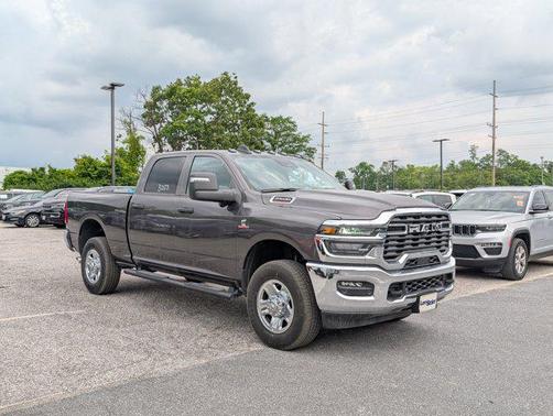 2025 RAM 2500 Tradesman Crew Cab 4x4 6'4' Box