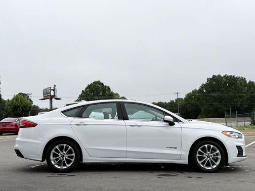 Oxford White 2019 Ford Fusion Hybrid SE