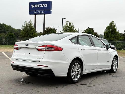 Oxford White 2019 Ford Fusion Hybrid SE