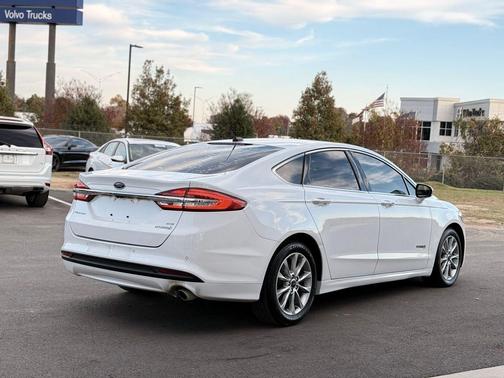 2017 Ford Fusion Hybrid SE