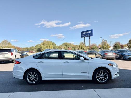 2017 Ford Fusion Hybrid SE