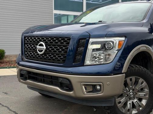 Deep Blue Pearl 2018 Nissan Titan SV