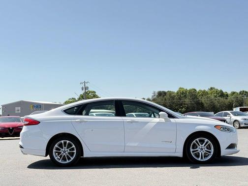 Oxford White 2018 Ford Fusion Hybrid SE