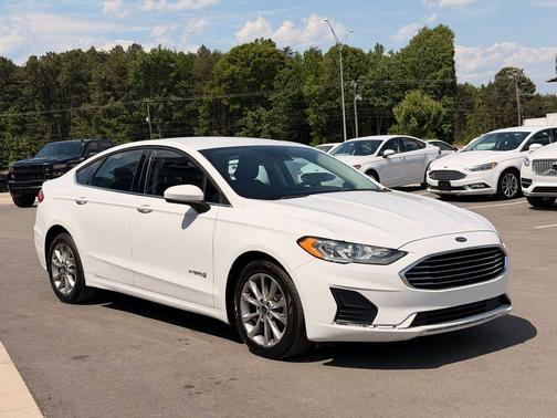 Oxford White 2019 Ford Fusion Hybrid SE