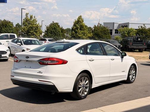 Oxford White 2019 Ford Fusion Hybrid SE