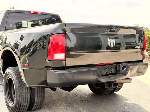 Black Forest Green Pearlcoat 2016 RAM 3500 Tradesman