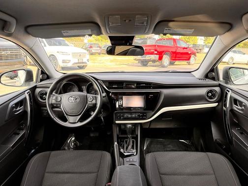 Blizzard Pearl 2018 Toyota Corolla iM Base
