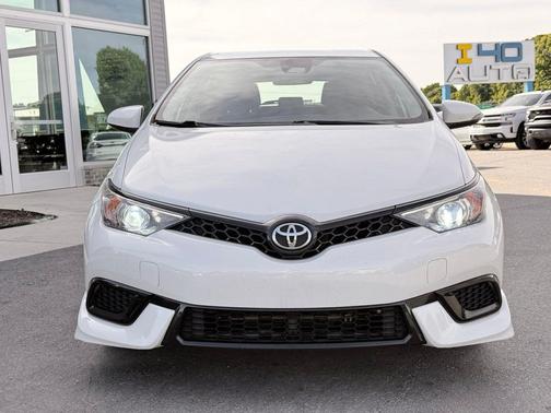 Blizzard Pearl 2018 Toyota Corolla iM Base