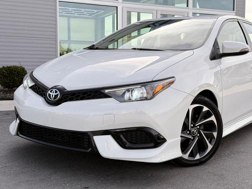 Blizzard Pearl 2018 Toyota Corolla iM Base