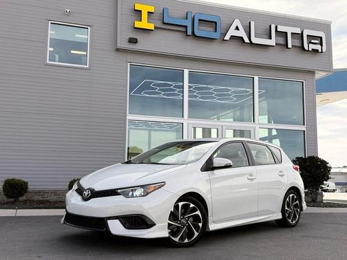 Blizzard Pearl 2018 Toyota Corolla iM Base