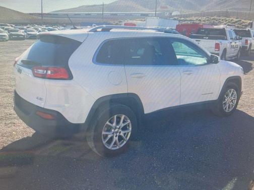 Bright White Clearcoat 2018 Jeep Cherokee Latitude