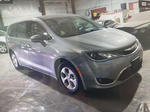 Billet Silver Metallic Clearcoat 2018 Chrysler Pacifica Hybrid Touring Plus