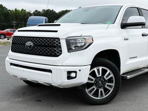 Super White 2019 Toyota Tundra SR5