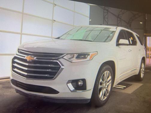 Iridescent Pearl Tricoat 2018 Chevrolet Traverse High Country
