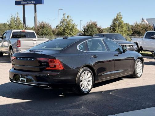 2018 Volvo S90 T6 Momentum