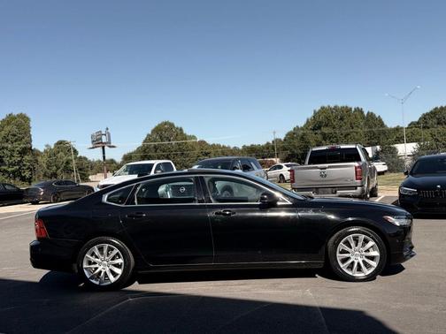 2018 Volvo S90 T6 Momentum