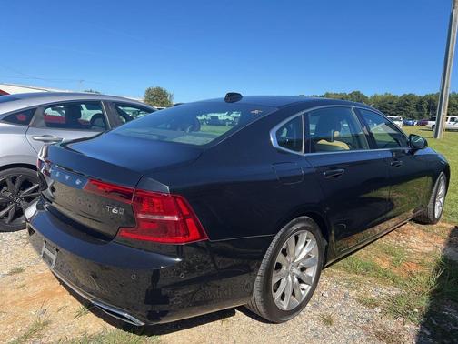 2018 Volvo S90 T6 Momentum