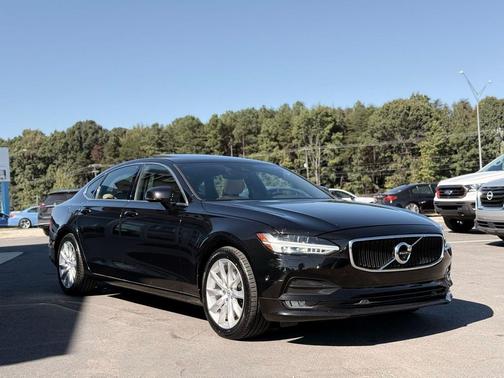 2018 Volvo S90 T6 Momentum