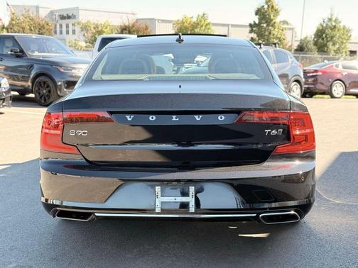 2018 Volvo S90 T6 Momentum