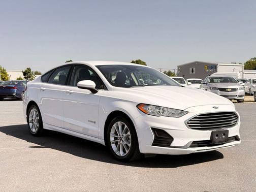 Oxford White 2019 Ford Fusion Hybrid SE