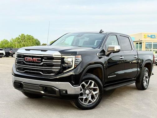 Onyx Black 2022 GMC Sierra 1500 SLT