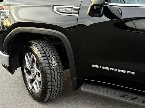Onyx Black 2022 GMC Sierra 1500 SLT