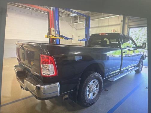 Diamond Black Crystal Pearlcoat 2020 RAM 3500 Big Horn Crew Cab 4x4 8' Box