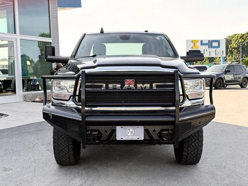 Diamond Black Crystal Pearlcoat 2020 RAM 3500 Big Horn Crew Cab 4x4 8' Box