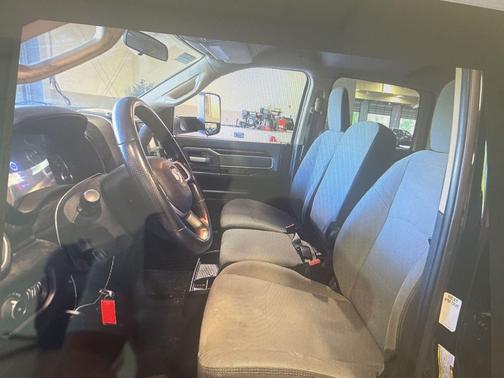 Diamond Black Crystal Pearlcoat 2020 RAM 3500 Big Horn Crew Cab 4x4 8' Box