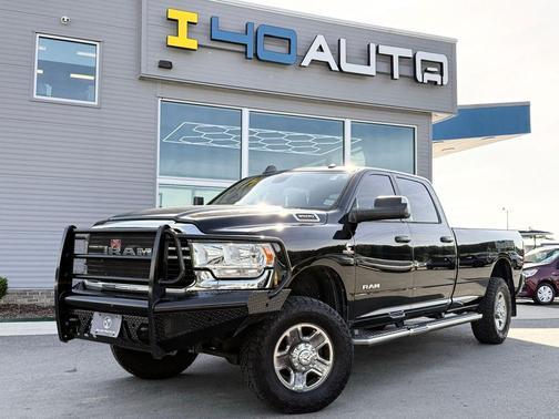 Diamond Black Crystal Pearlcoat 2020 RAM 3500 Big Horn Crew Cab 4x4 8' Box