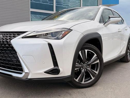 Eminent White Pearl 2020 Lexus UX 250h Base