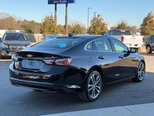 2022 Chevrolet Malibu FWD LT