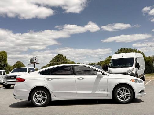 Oxford White 2018 Ford Fusion Hybrid SE