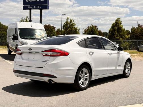 Oxford White 2018 Ford Fusion Hybrid SE