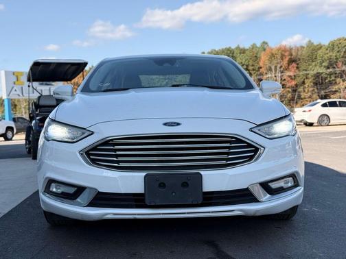 Oxford White 2017 Ford Fusion Hybrid SE