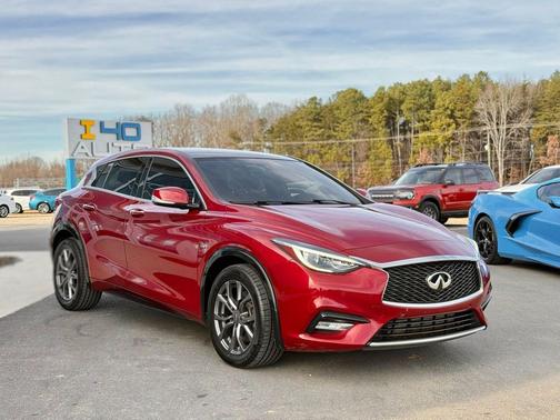 2017 INFINITI QX30 Luxury