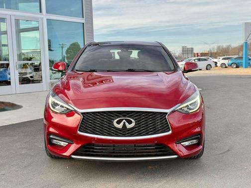 2017 INFINITI QX30 Luxury