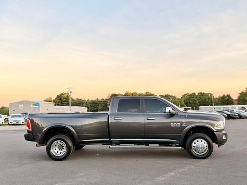 Granite Crystal Metallic Clearcoat 2016 RAM 3500 Longhorn
