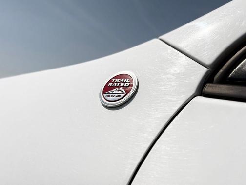 Bright White Clearcoat 2017 Jeep Cherokee Trailhawk