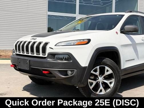 Bright White Clearcoat 2017 Jeep Cherokee Trailhawk