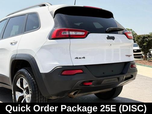 Bright White Clearcoat 2017 Jeep Cherokee Trailhawk