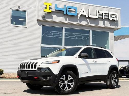 Bright White Clearcoat 2017 Jeep Cherokee Trailhawk