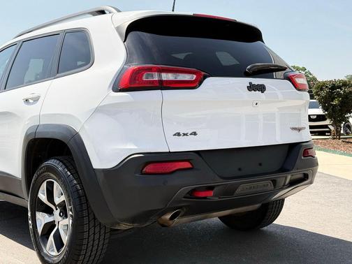 Bright White Clearcoat 2017 Jeep Cherokee Trailhawk