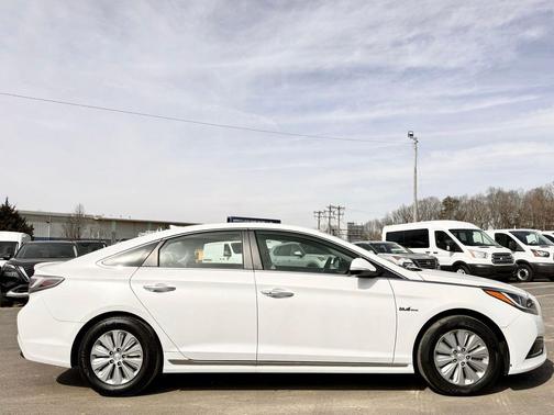 2016 Hyundai SONATA Hybrid SE