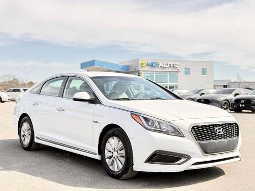 Diamond White Pearl 2016 Hyundai SONATA Hybrid SE
