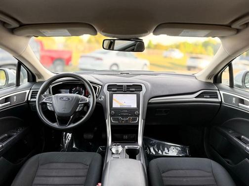 Oxford White 2020 Ford Fusion Hybrid SE