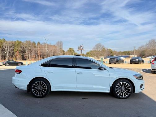 2022 Volkswagen Passat 2.0T Limited Edition
