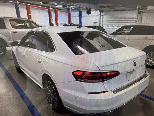 2022 Volkswagen Passat 2.0T Limited Edition